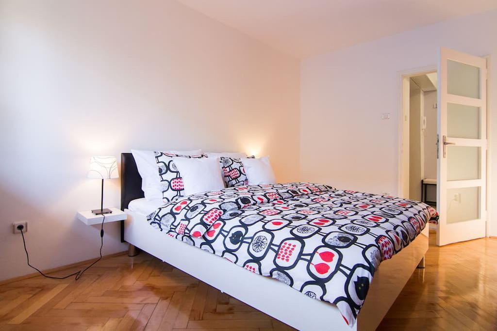 Apartment Sarita Загреб Екстериор снимка